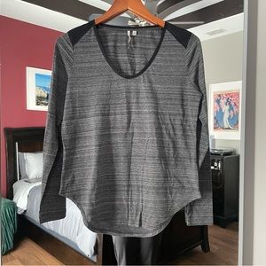 Calvin Klein Jeans Gray Long Sleeve Size Small